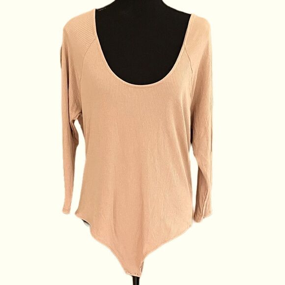Banana Republic ribbed bodysuit, front and back scoop, snap bottom, size XL - Picture 3 of 5
